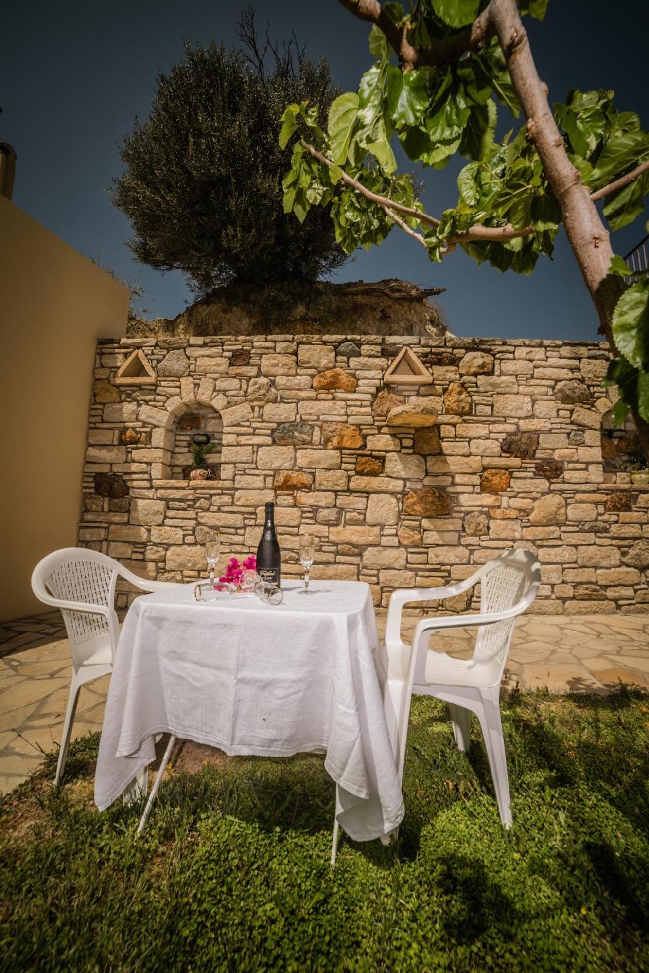 Bodikos Villas & Apartments Pitsidia Exterior photo